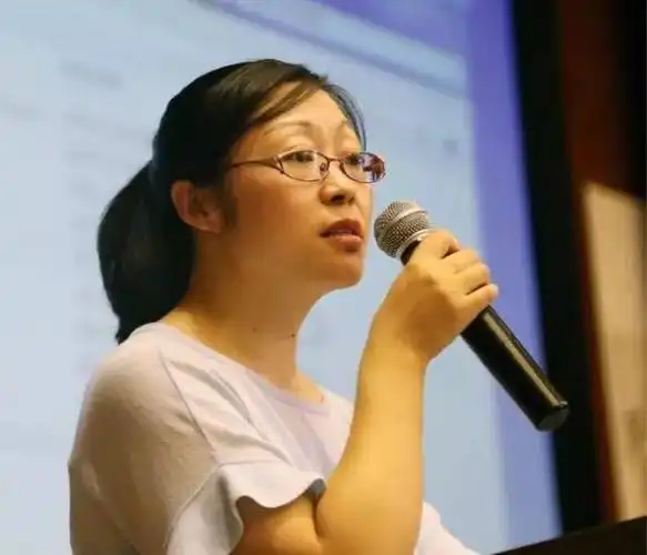 "挑战300秒,我们能行",四年级的杨晓丽老师就小学生的"写作及表达"的