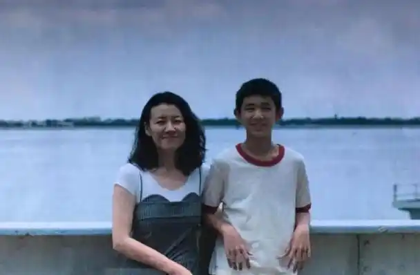 等刘琳拍完戏从剧组出来后,就看见了前男友结婚的消息.