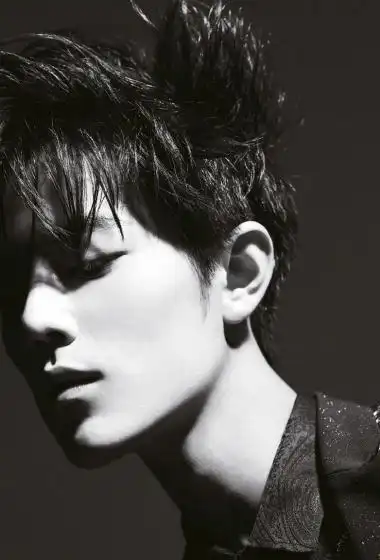 肖战酷帅撩人黑白写真大片69