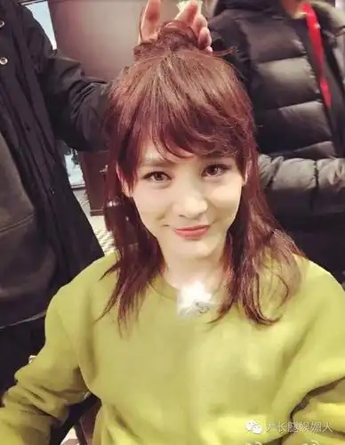 最美女装奖就一定是孙坚的啦,说是已经出道多年的韩国女星或者女主播