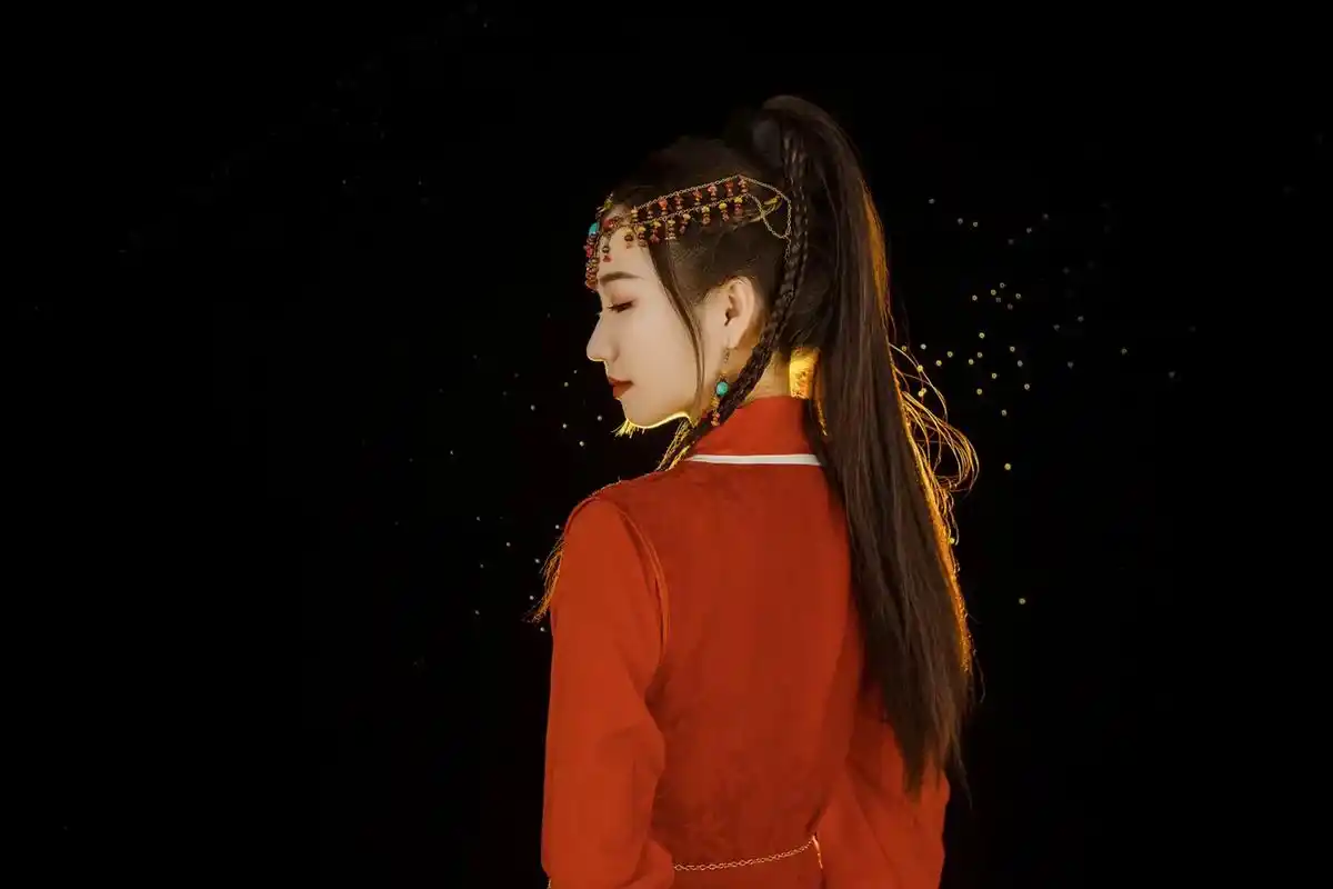 古风  #汉服 时人不识凌云木,直待凌云始道高. - 抖音