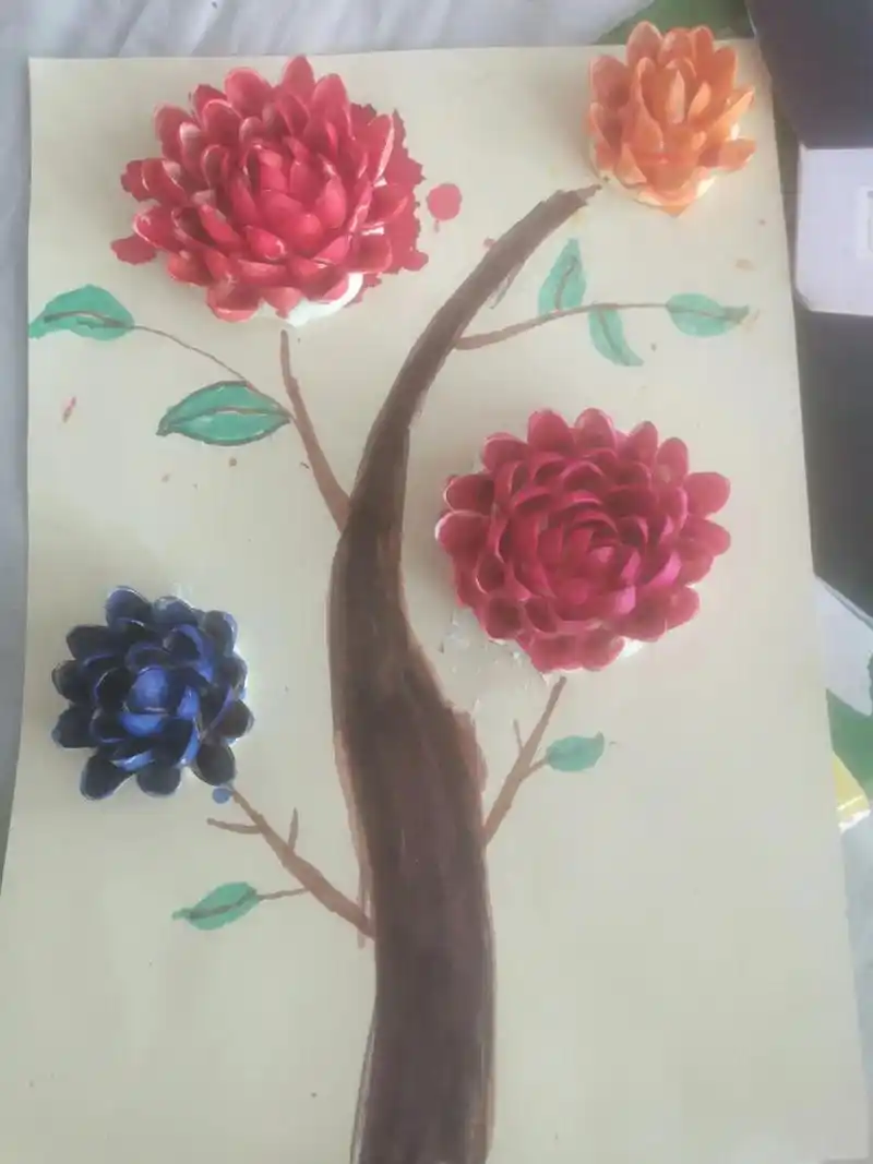 陪孩子制作手工#认真的样子真可爱 #最简单的幸福就是陪伴  - 抖音