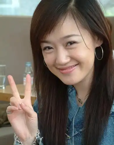 薛佳凝新恋情遭曝光,与神秘男子约会,这是好事