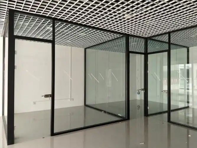 产品名称:单层透明玻璃隔断(通透式)详情介绍qq在线咨询添加微信咨询