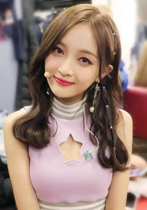 原创性感甜美可爱的吴宣仪谁能不爱呢