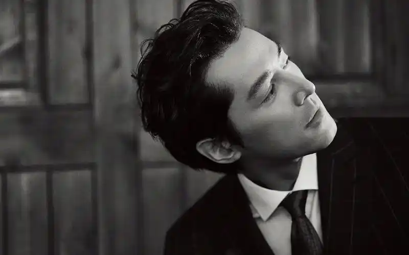 胡歌优雅绅士高清桌面壁纸-大陆明星-手机壁纸下载-美桌网