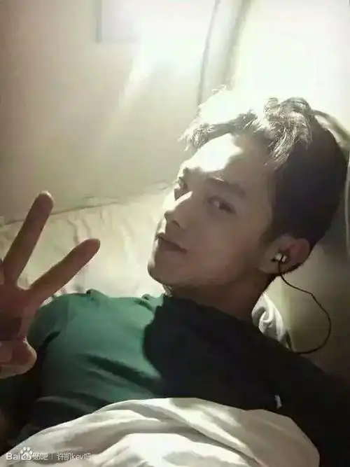 无聊挖坟许凯模特时期自拍