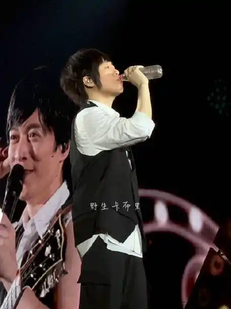 阿信超话    #五月天演唱会#    野生卡布里的微博视频