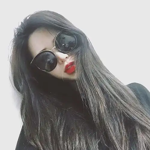 红唇墨镜时尚丽人头像