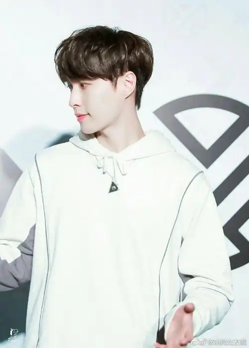 如何评价张艺兴的侧颜? - 知乎