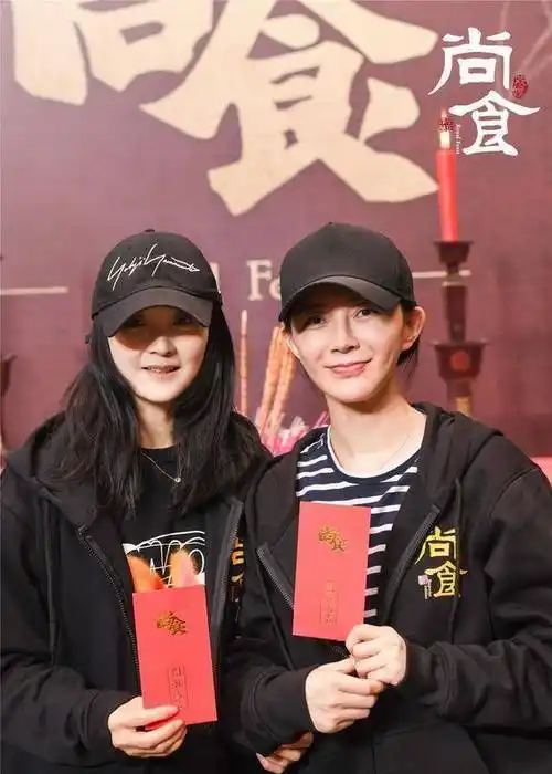 于正新剧《尚食》开机许凯吴谨言互喂汉堡发糖_美食_文化_邂逅