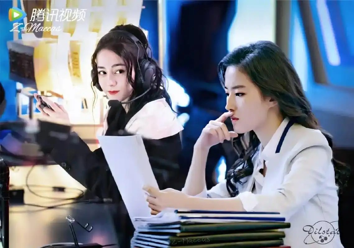 迪丽热巴刘亦菲离结婚就差认识了,两位快合作啊 - 抖音