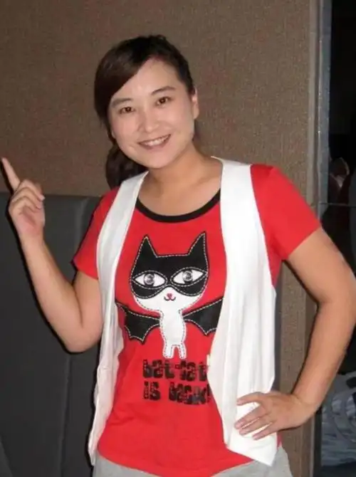 贾玲一个人机场登机照曝光,高冷范十足,世上再无胖贾玲!