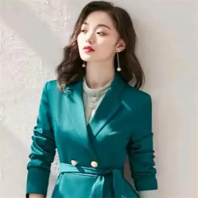 成熟干练职场女头像