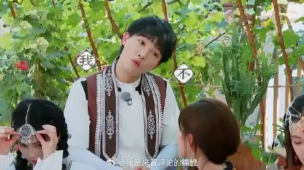 这也太现实了! 周深像赵露思道歉,一听要歉礼立马变脸