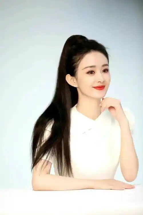 不少人都在猜测,这可能意味着赵丽颖即将要举办个人演唱会,而她的音乐