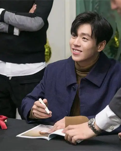 《隐秘而伟大》演员李玹雨fm圆满结束,暖心向粉丝传达入伍消息