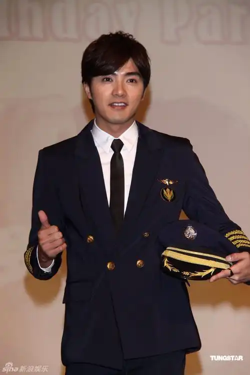 p>贺军翔(mike he),1983年12月28日出生于 a target="_blank" href="