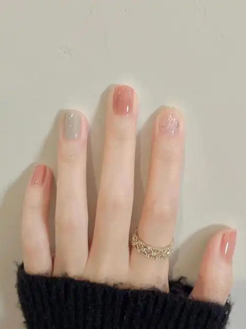 百搭显白夏日跳色美甲