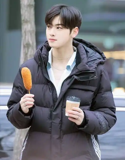 车银优不愧是脸蛋天才马路边随手拍秒变撕漫男形象绝了