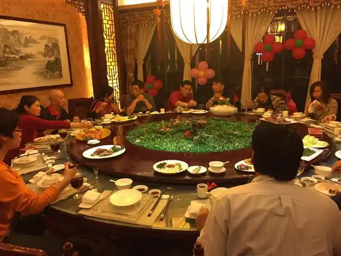 还提前为老爸生日张罗,庆宴订在南宁海鲜钻石大酒店,好豪华好奢侈!