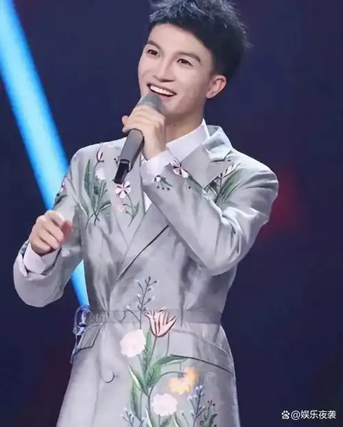 周深直到周深走红才懂原来杨坤说的都是真的他太厉害了