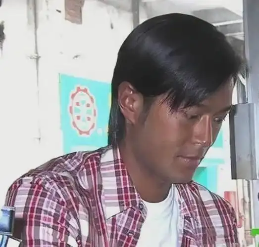 当年古天乐最黑时照片演包公都不用化妆当时港台刮起美黑风潮