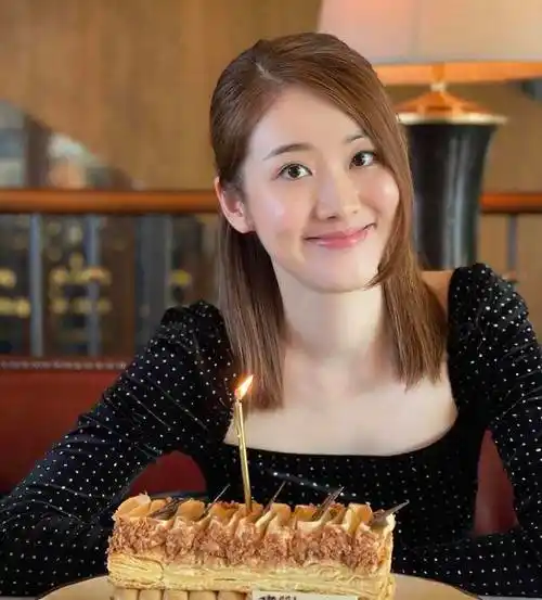 邓佩仪坐冷板凳十个月不稀奇黄翠如近一年未接新剧生活悠哉