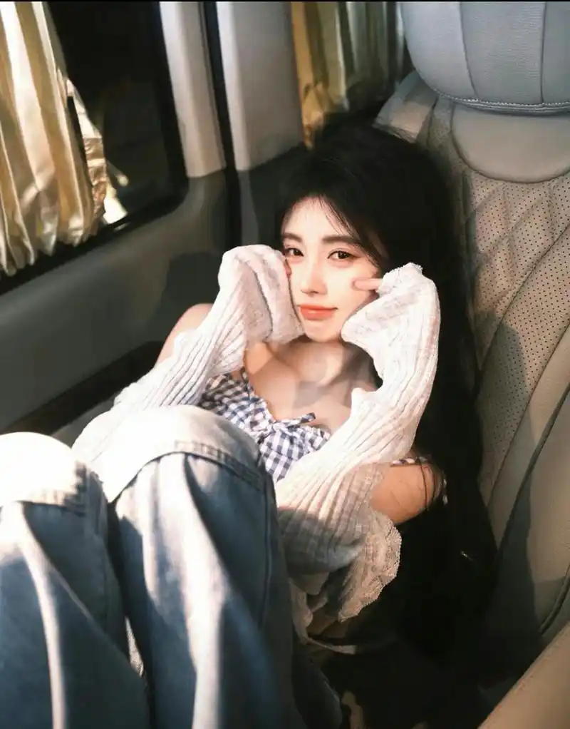 鞠婧祎新图好美啊!29岁年龄19岁长相,好软萌可爱