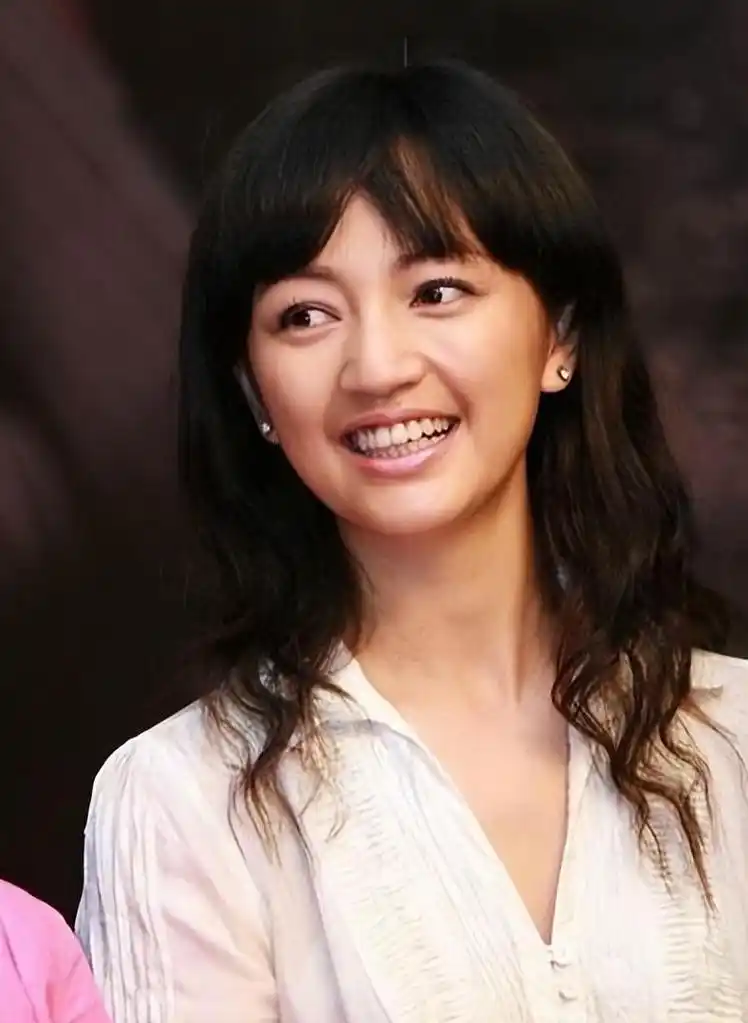 罗海琼:婚姻与事业的平衡 罗海琼,一个来自偏僻山村的女孩,凭借着对