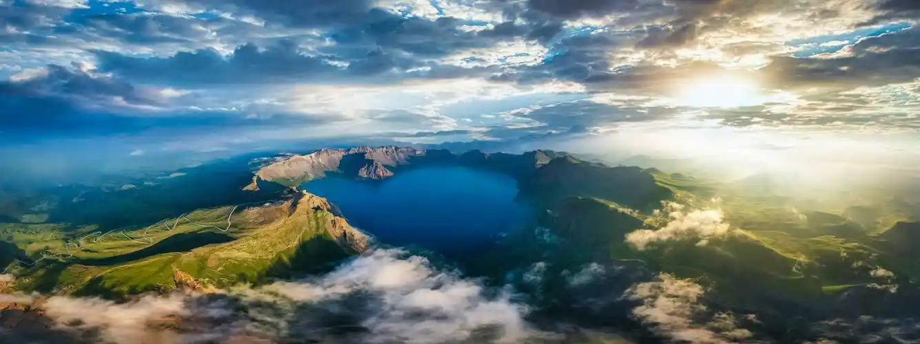 作品欣赏:邮册设计稿欣赏:出版摄影专集《长白山》《圣境长白》《筑梦