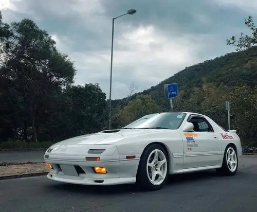 头文字d系列:"你是斗不过我的 fc 的!" 马自达rx7