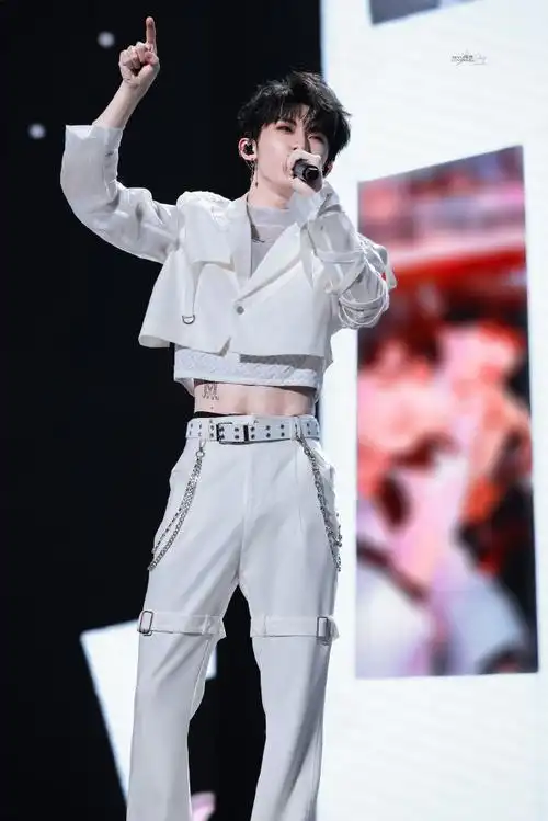 马嘉祺叁重楼暨出道四周年演唱会