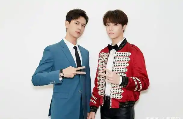 其实李现自与杨紫的剧火了之后,一直也没闲着,先是去年的《剑王朝》