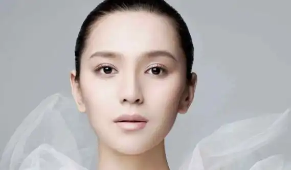 女人身上有龙气的特征 ,必成大器的女人面相图片大全图5