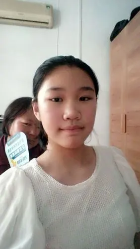 我是女生12岁,胸围69体重34.5kg岁,身高150厘米,正常吗?要穿小背心吗?