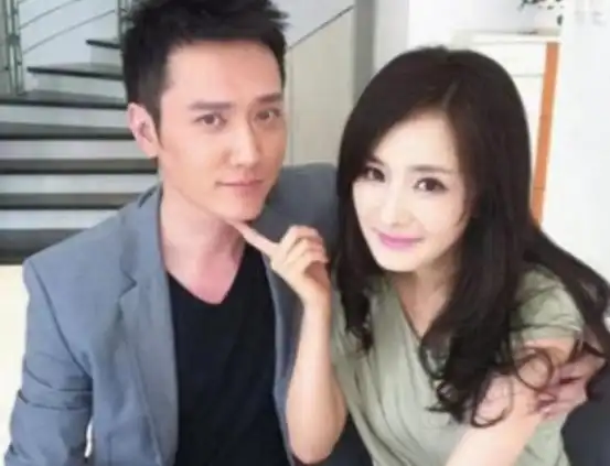 冯绍峰携儿子参加校运会,5岁想想正脸曝光,跟赵丽颖如出一辙!