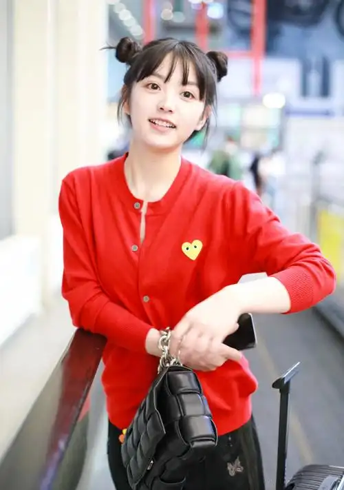 如果再留个空气刘海,那就太萌了.