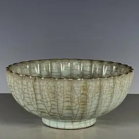 古玩瓷器收藏 宋代官窑冰裂纹花口碗满开片全品老货