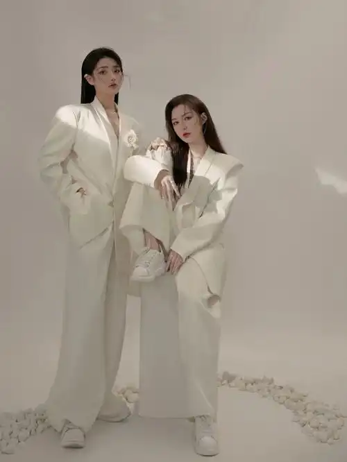 影楼展会新款闺蜜写真摄影服装港风时尚霸气西装款姐妹装拍摄服饰