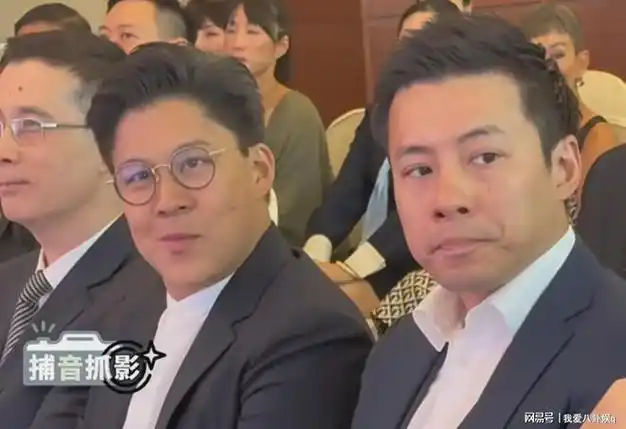 三人各帅各的,霍启刚笑成地主家傻孩子|逆子|霍启山|霍震霆|郭晶晶