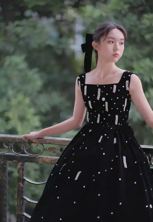 现年14岁的刘楚恬,近照也再度被网友讨论,纷纷直呼:"完全没长