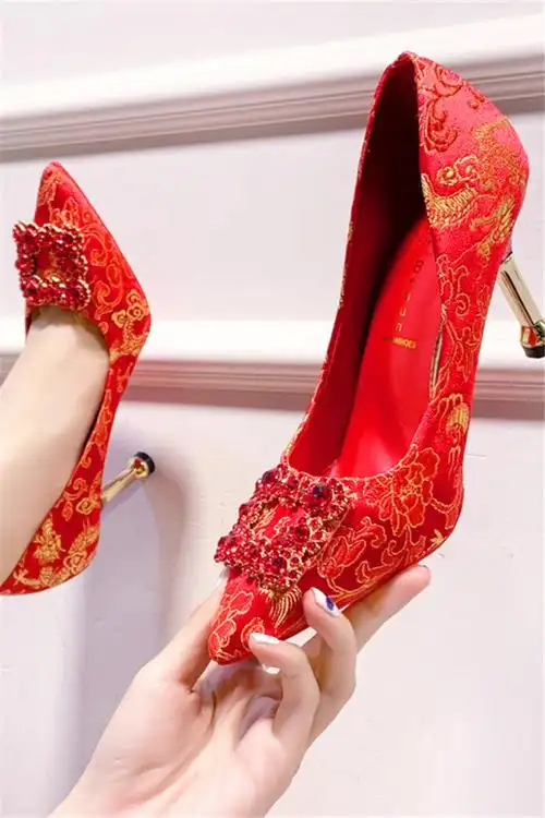 红色高跟鞋婚鞋