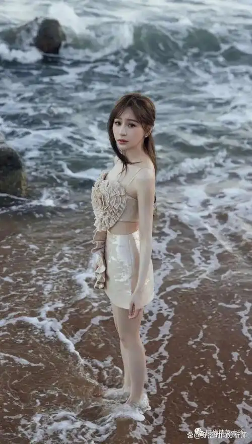 王心凌身材保养得真好,40岁穿少女裙丝毫不违和,只是脸太肿胀了