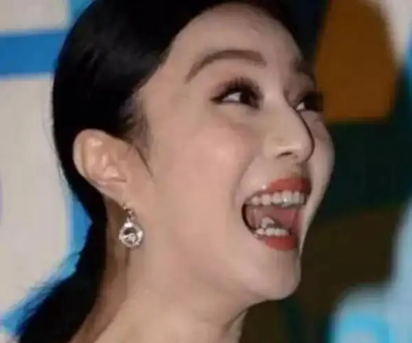 明星们最想删除的照片成龙我说我不是用意去抱范冰冰你信吗