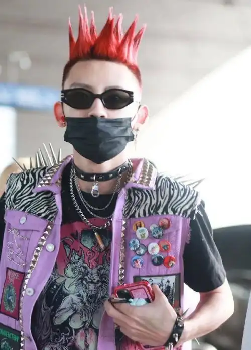 小鬼王琳凯杀马特造型