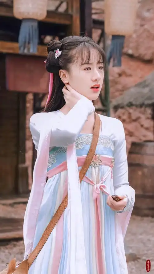 袁冰妍壁纸 琉璃 | 褚璇玑 cr:青崖寻酒