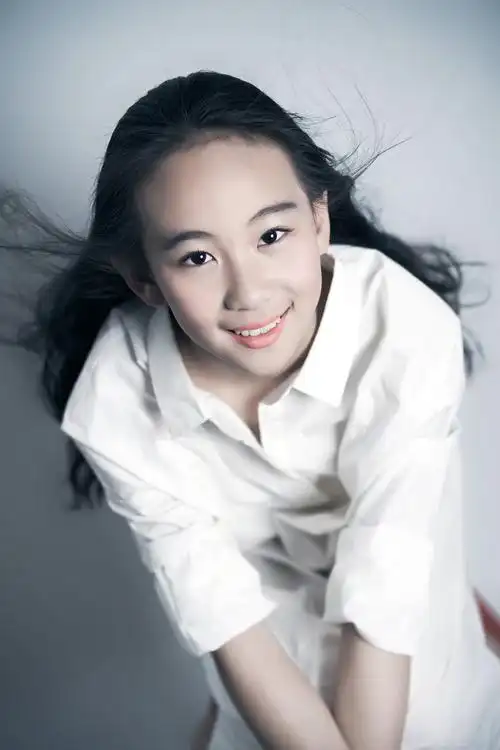 12岁的拉丁舞女孩