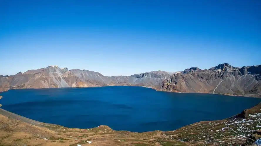 长白山.照片没拍多少,风吹的脑仁疼.#摄影 #风景 #生活碎 - 抖音