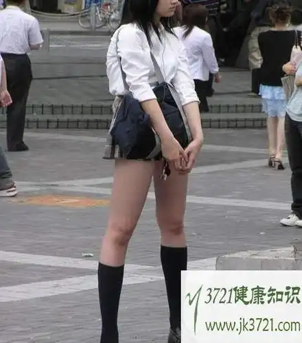 慎入世界上最短的裙子日本女高中生校裙短到极限